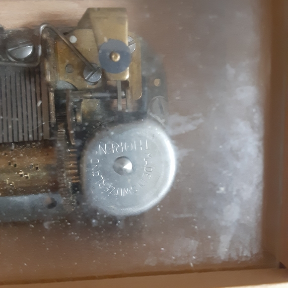 Vtg Thorens small wood music  box - Picture 11 of 11